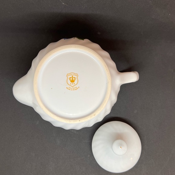 Golden Crown E & R Tea Pot - Picture 6 of 7